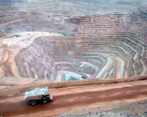 Why did mining investment fall 17% in November?