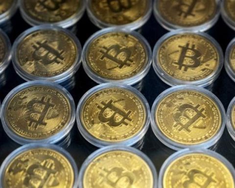 Why do some investors prefer to hold bitcoin than gold?