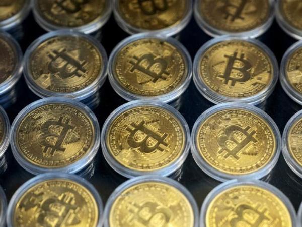 Why do some investors prefer to hold bitcoin than gold?