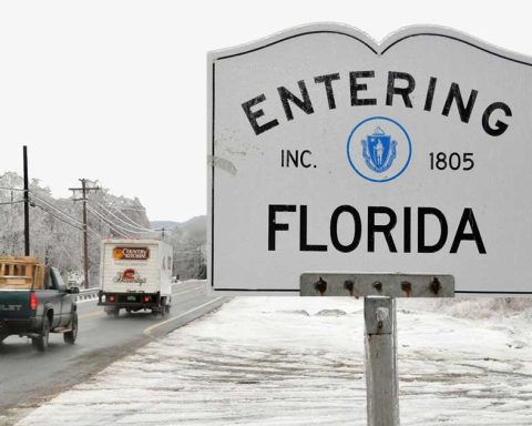 Winter storm continues bringing snow to Florida