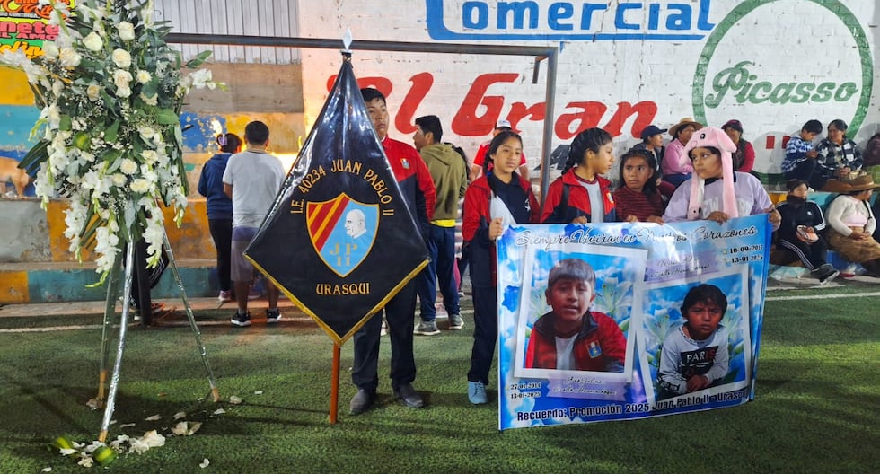 With flowers they say goodbye to students who died in the Secocha fire (VIDEO)