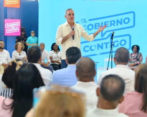 Abinader lanza en SDN programa «El Gobierno Contigo», recorrió varias obras