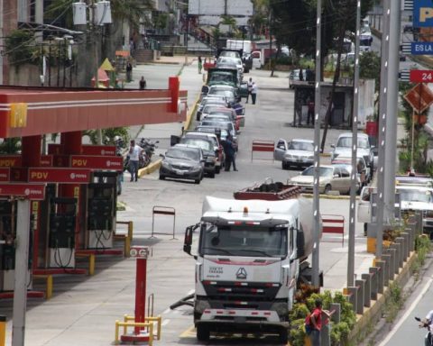 Add order to pay the vehicle tax in Caracas until March