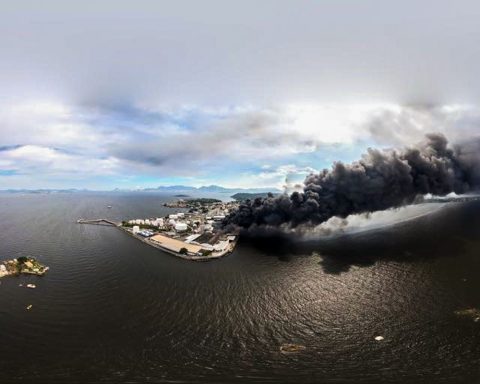 After Factory Fire, there is a risk of leaking oil in Guanabara Bay