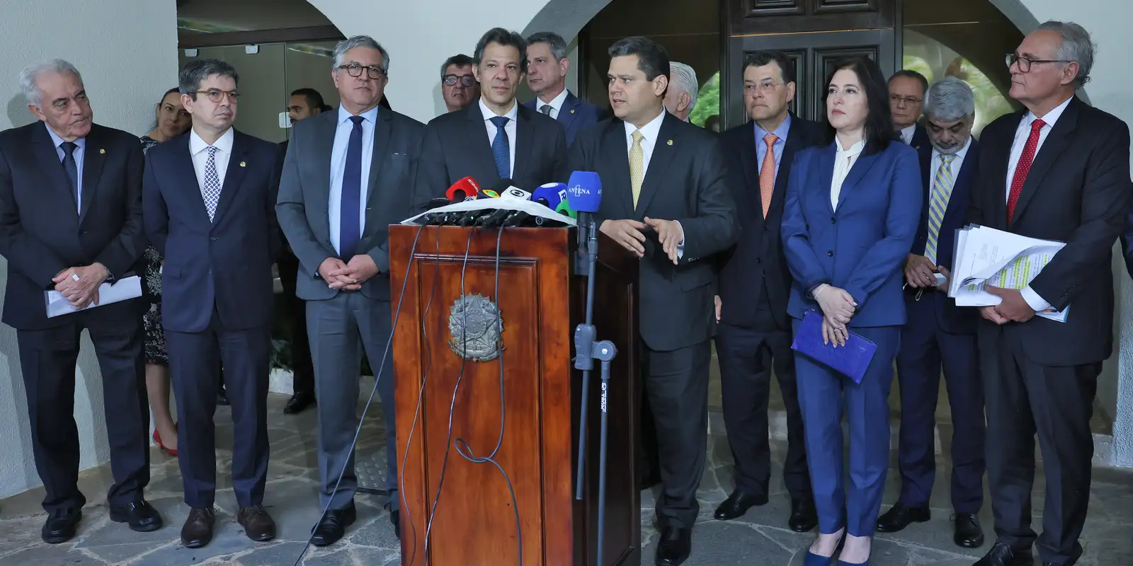 Alongside ministers, Alcolumbre promises collaboration with the government