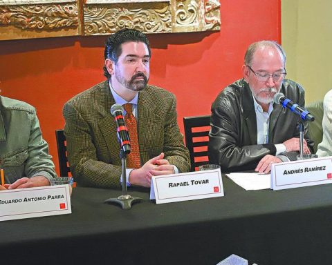 Ana Lilia Cepeda wins the Cloister -Grijalbo historical novel award