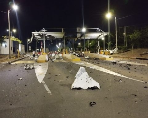 At least six people were injured in an attack on binational tolls in Cúcuta