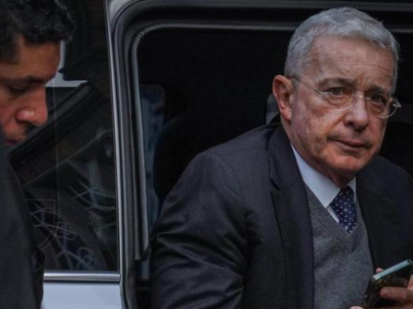 Audience to Álvaro Uribe is suspended after action of guardianship of his defense