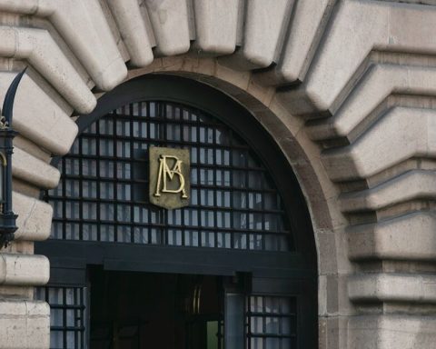 Banxico 'Sing Victoria' against inflation and goes for another 50 -point cut