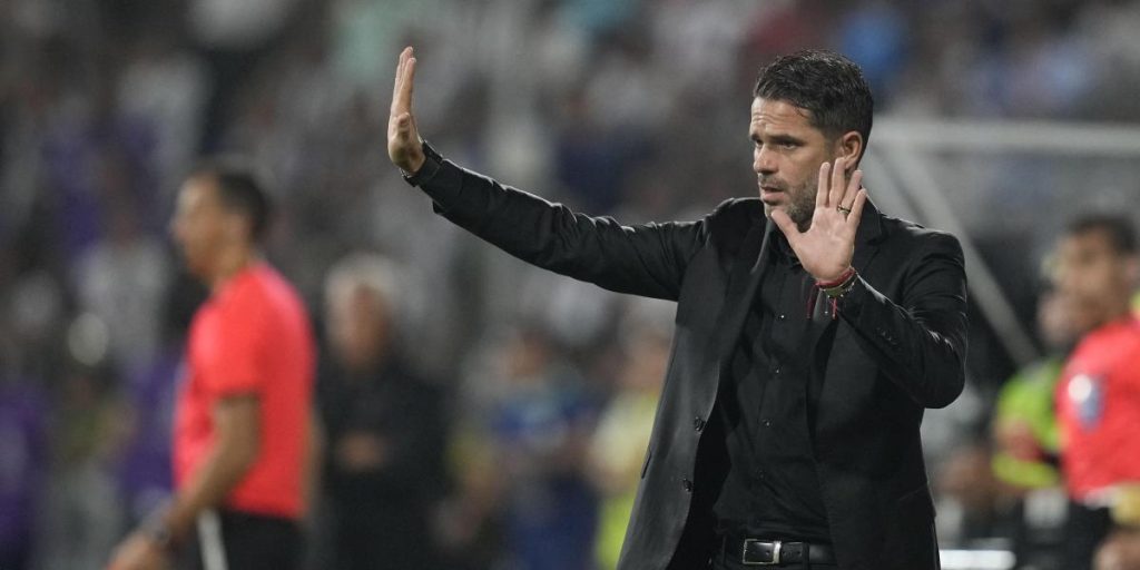 Boca Pincha and Gago explodes: "Start running because I get you shit!"