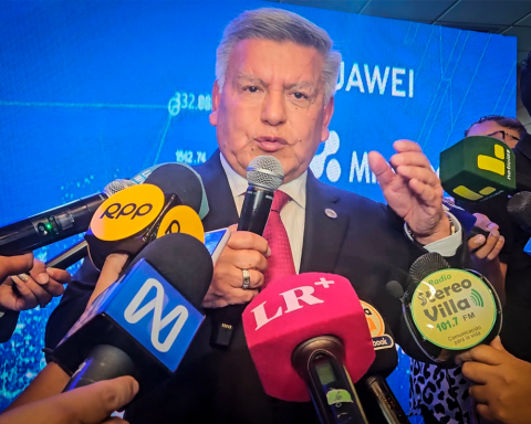 César Acuña justifies his presence in the UCV and demarcates the security crisis in Trujillo: "What could you do if there is an assault?"