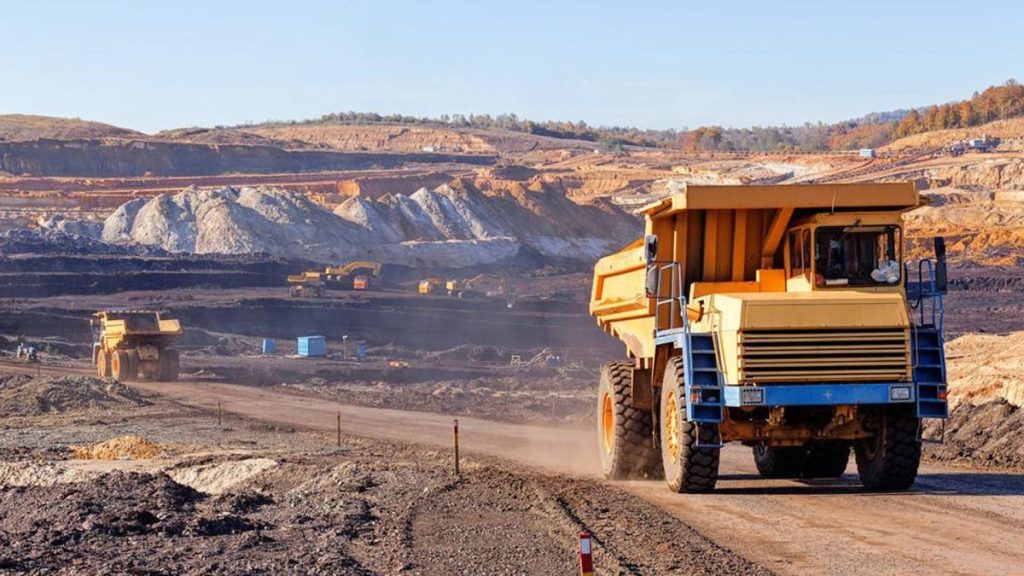 Companies in the mining sector invested S/400 million in works by taxes in 2024