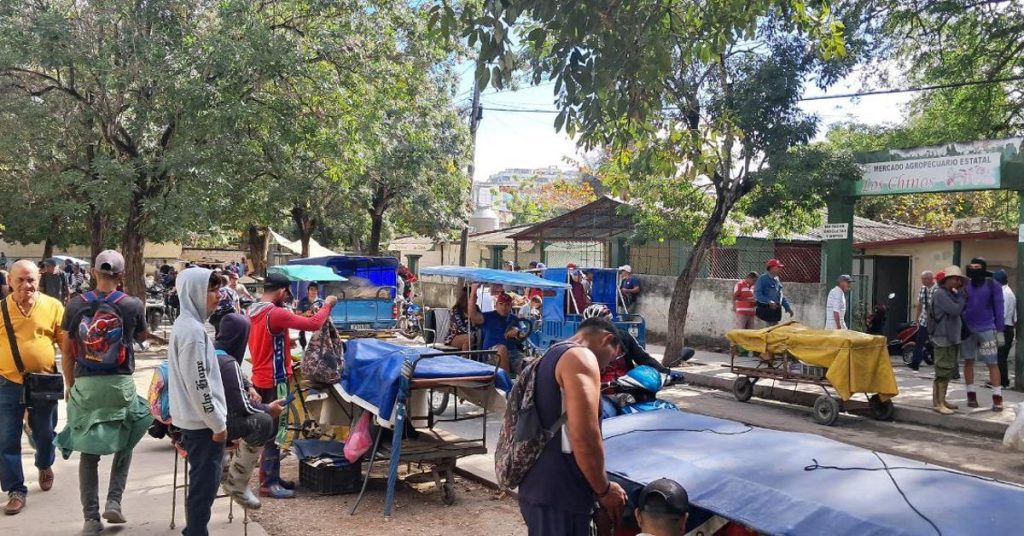 Confirm the eviction of the positions without a license at the Chinese Fair, in Holguín