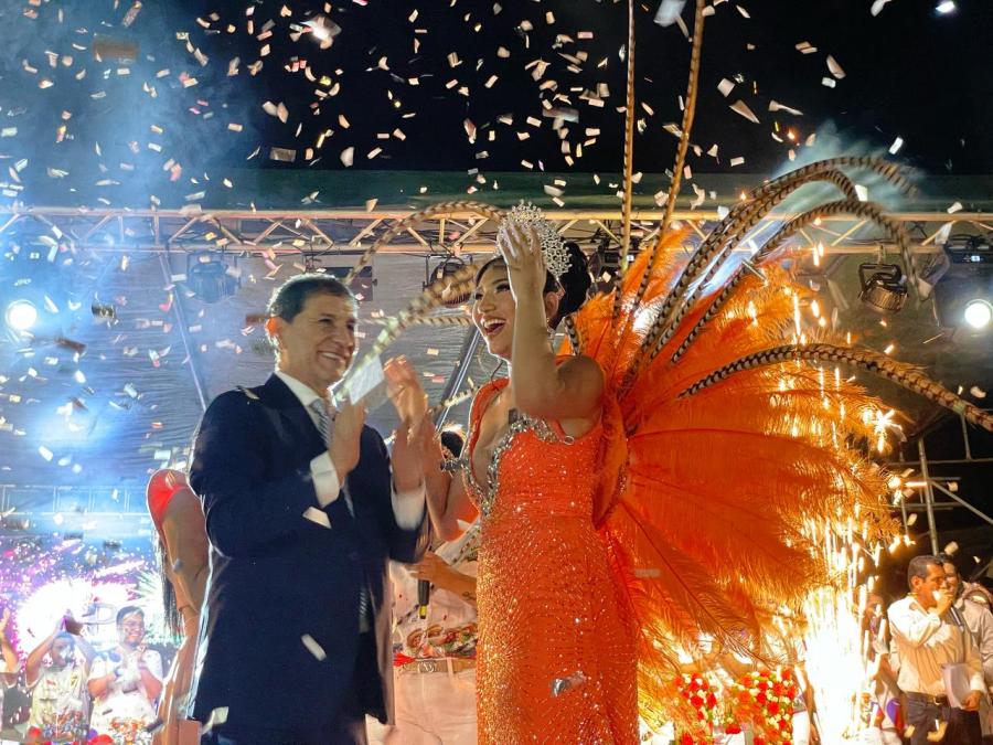 Coronation of its queen and good rhythm in the serenade of Porongo