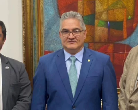 Cuban resistance assembly meets with Panamanian politicians