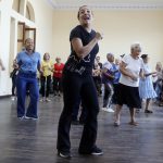 Dance and art for seniors in Havana: Lizt Alfonso puts rhythm to the elderly