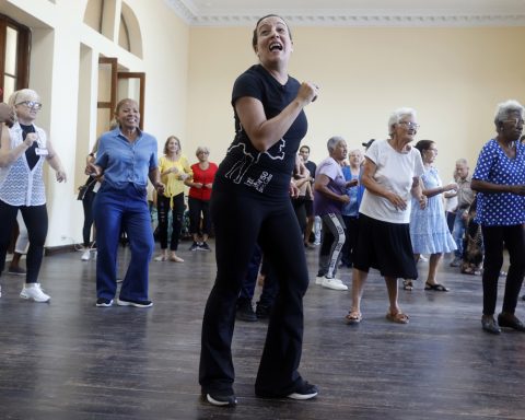 Dance and art for seniors in Havana: Lizt Alfonso puts rhythm to the elderly