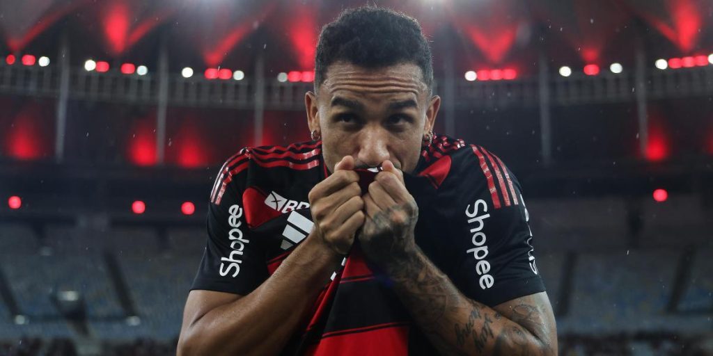 Danilo, an exceptional record at the service of Flamengo