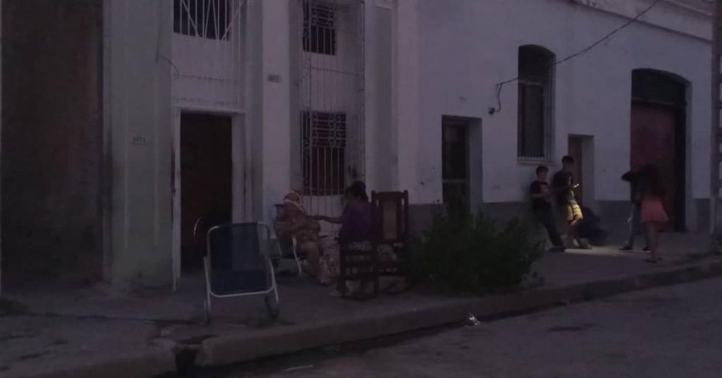 Dine in candlelight in Cuba: it is not by Valentine's Day but for the blackouts