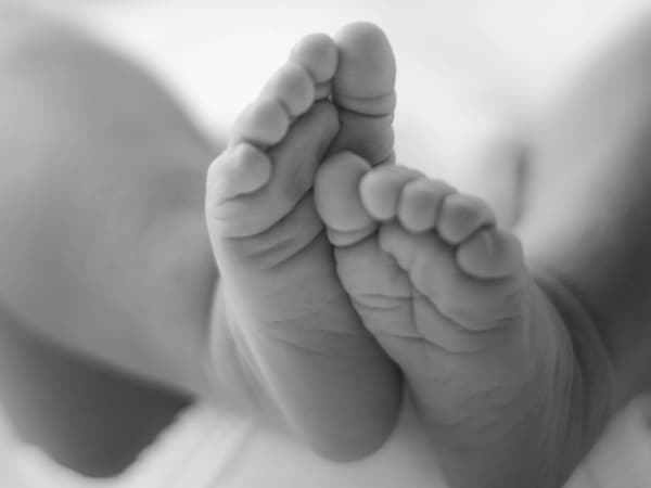 Five -month -old baby died in a tragic motorcycle accident due to garment that was entangled on a tire