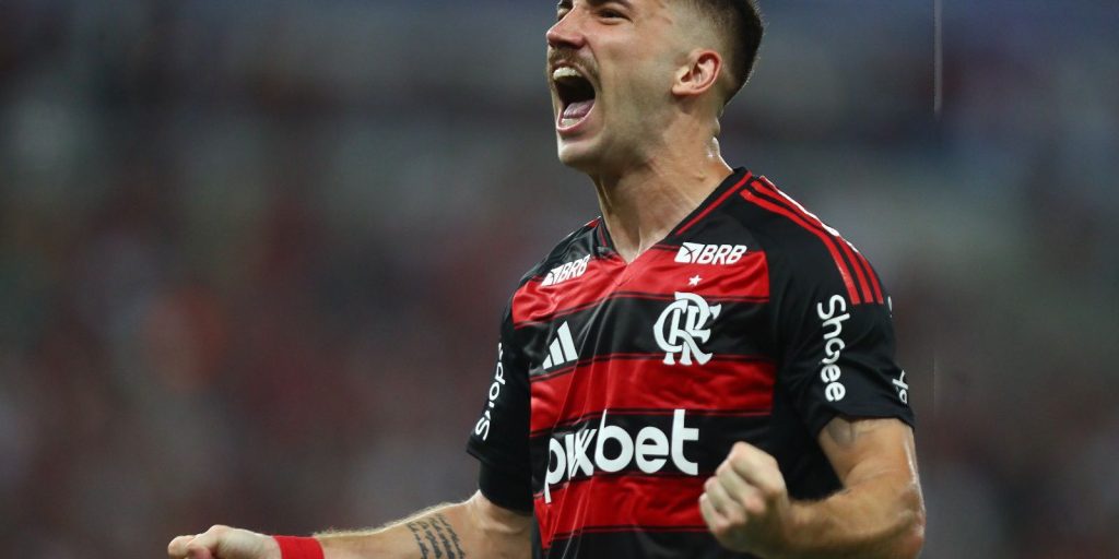 Flamengo defeat Botafogo and assumes carioca leadership