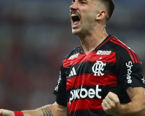 Flamengo defeat Botafogo and assumes carioca leadership