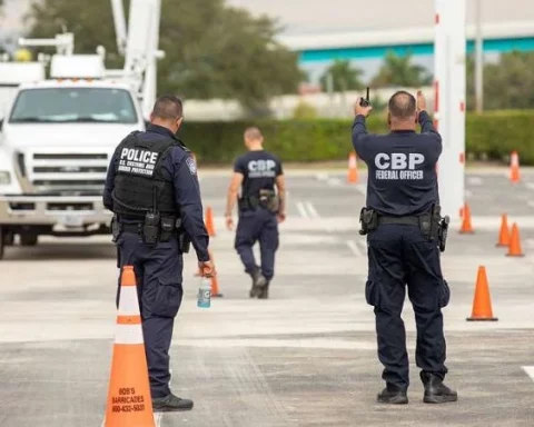 Agentes de Policía y CBP de Florida