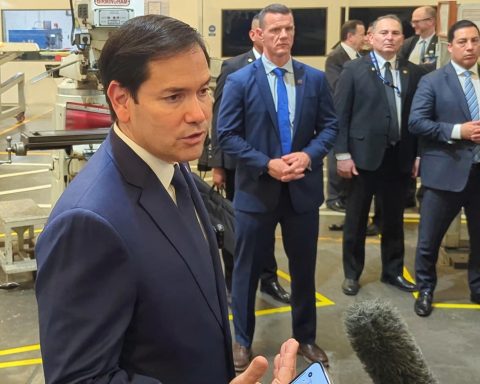 Government intervenes the USAID and puts Marco Rubio