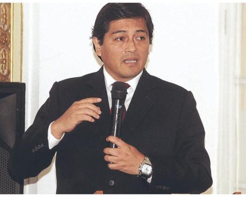 Government left the new designation of EsSalud Constantino Vila