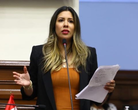 Half sister of Rosselli Amuruz accuses her of appropriating her father's millionaire heritage