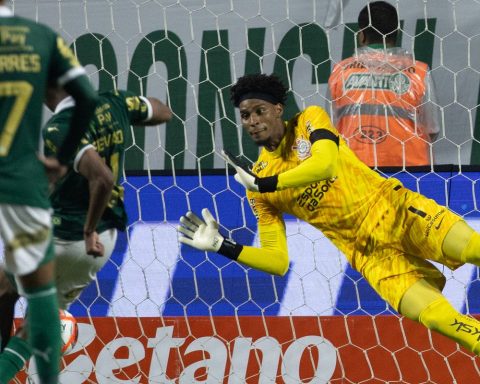 Hugo Souza defends penalty and Palmeiras and Corinthians are in the draw