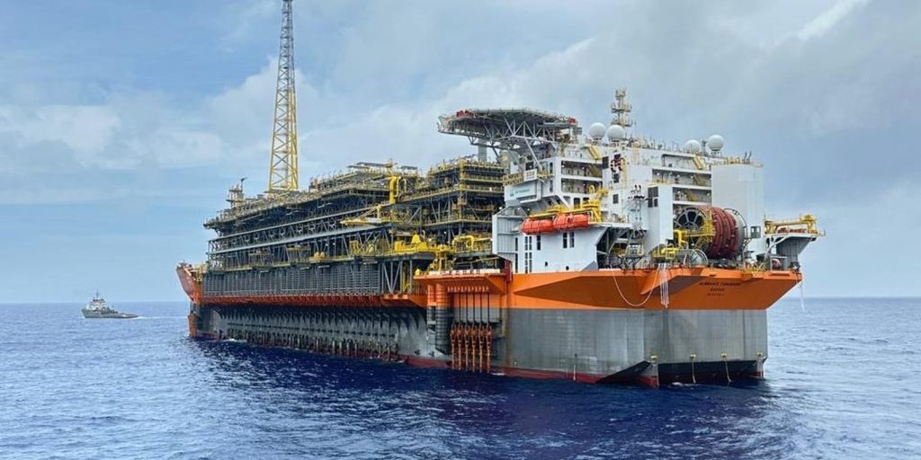 Largest oil platform in Brazil starts pre-salt operation