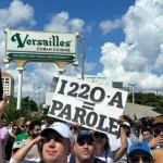 Cubanos reclaman en una manifestación en Miami que el formulario I-220A sea considerado como 'parole'