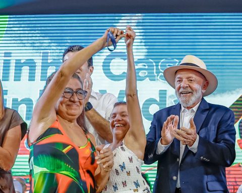 Lula delivers residential set with over a thousand houses in Belém