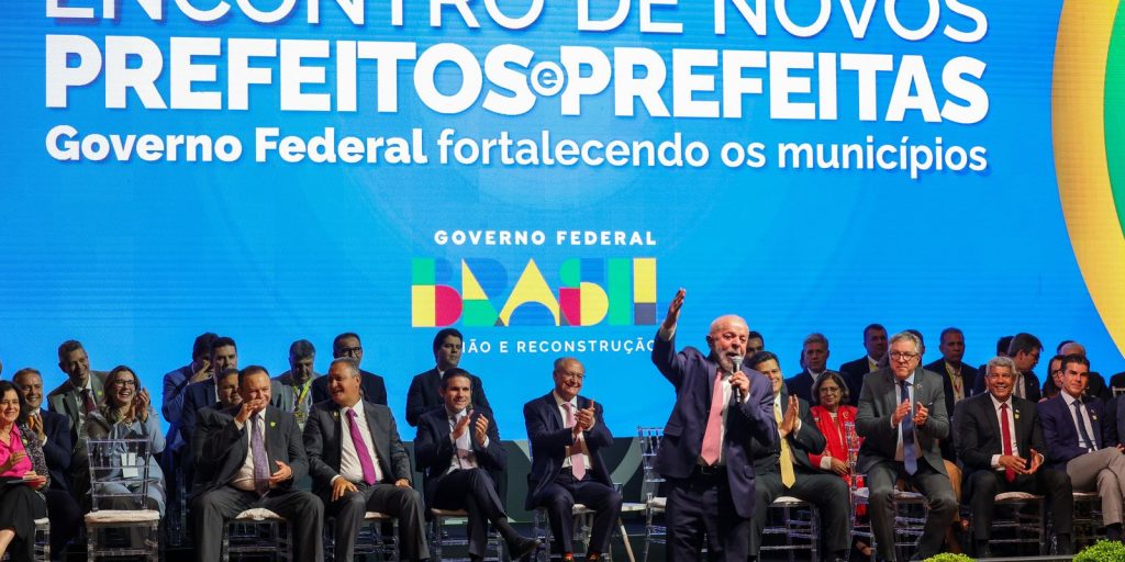 Lula says municipalities are foundation for the union to work