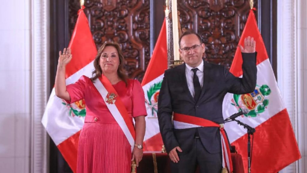 Minister of Economy announces cuts, but denies a "PLACE PLAN" Milei style