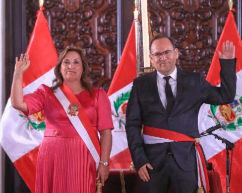 Minister of Economy announces cuts, but denies a "PLACE PLAN" Milei style