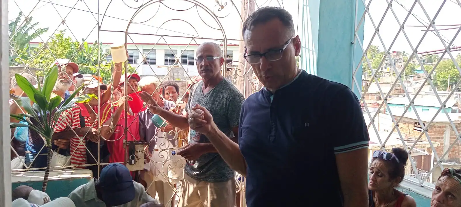 Ferrer-ayuda humanitaria