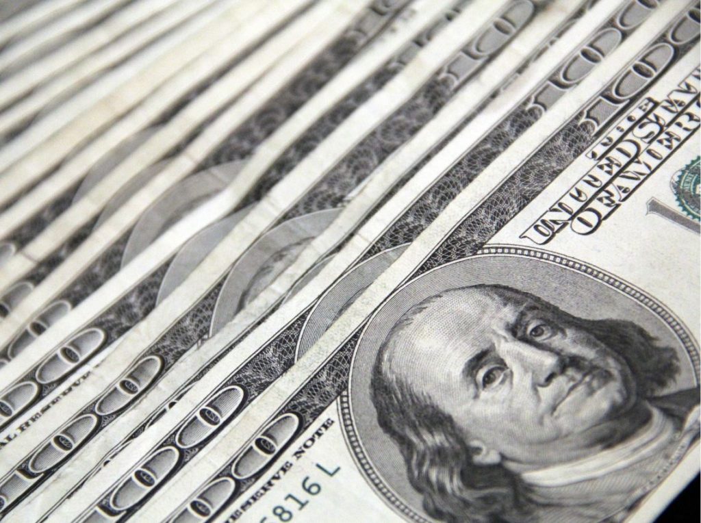 Neither up nor down: the dollar remains immutable in the informal market