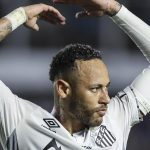 Neymar debuts big with Santos!