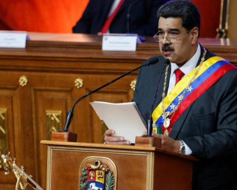 Nicolás Maduro proposes to change 80 articles of the Constitution