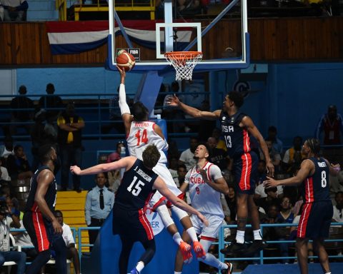 Officer: Cuban basketball without visas to travel to Puerto Rico