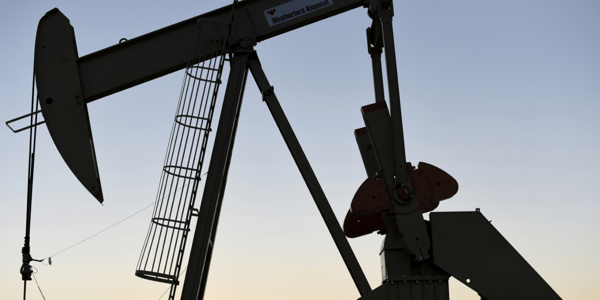 Oil falls slightly; Operators evaluate peace prospects in Ukraine