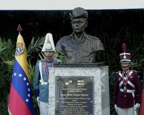 Padrino López: Omar Torrijos was the general of the poor
