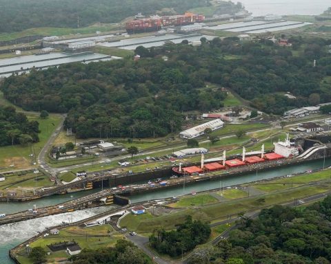 Panama denies the US claim of channel crossing rights