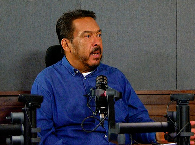 Parliament pays posthumous tribute to deputy Jacobo Torres