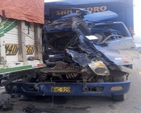 Pasco: Shock between two trucks leaves a dead on the Central Highway