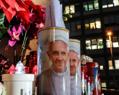 Pope Francis in "Critical State" and with "Reserved Forecast"