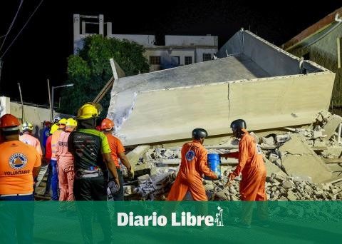 Rescuers work to release workers in collapse in La Romana