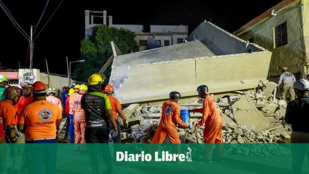 Rescuers work to release workers in collapse in La Romana